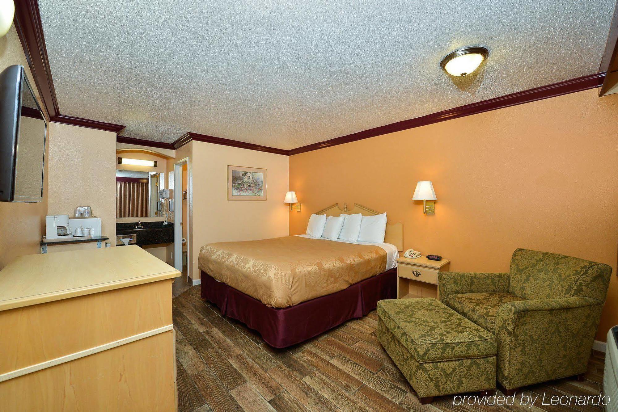 Americas Deluxe Inn- Motel 2*