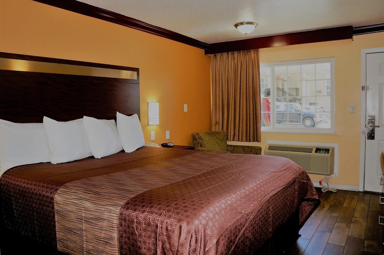 Motel Americas Deluxe Inn- 2*