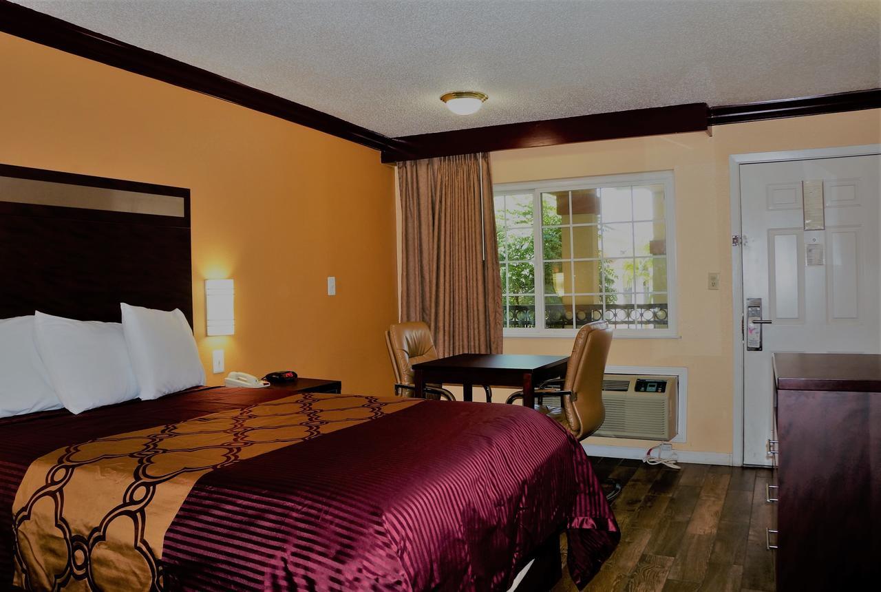 Americas Deluxe Inn- Motel Marysville