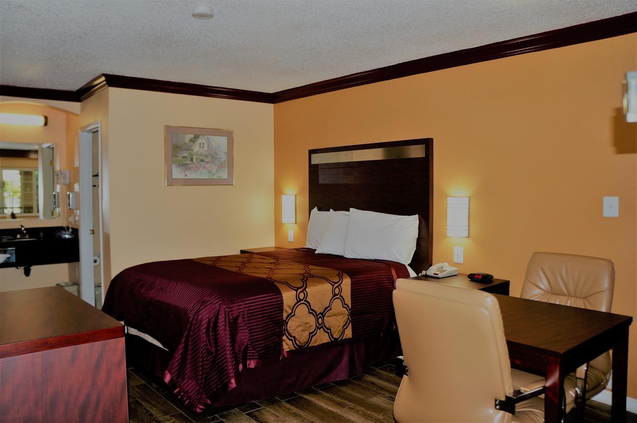 Americas Deluxe Inn- Marysville