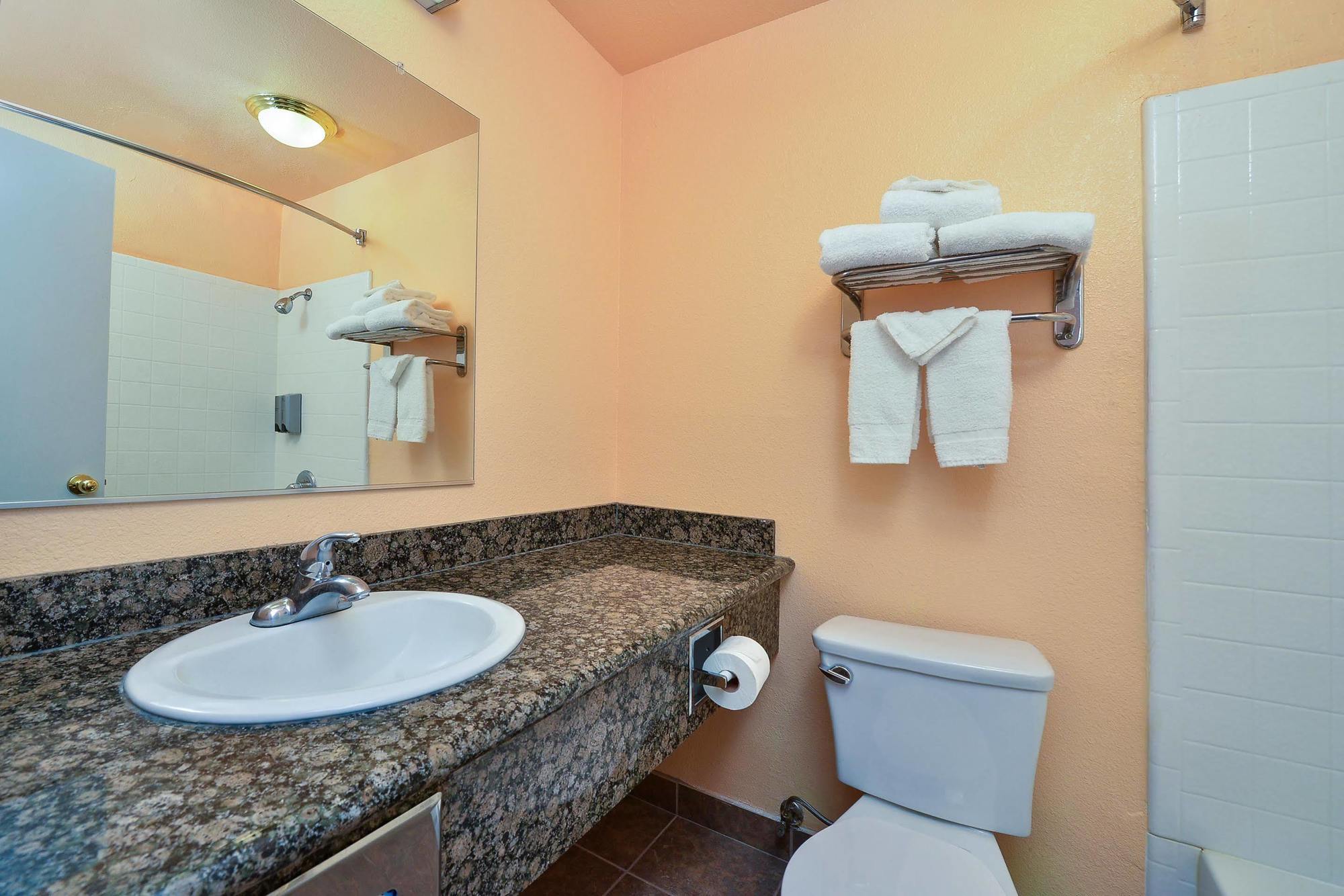 Americas Deluxe Inn- Marysville