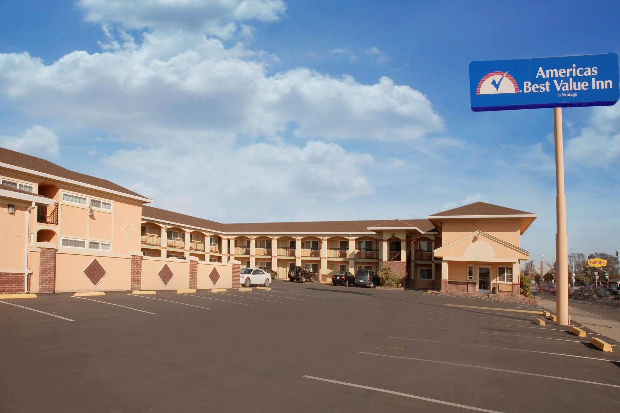 Americas Deluxe Inn- Motel Marysville