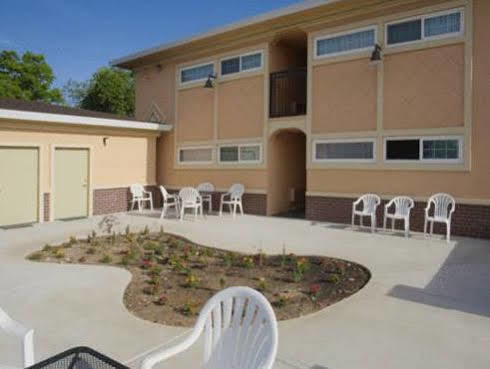 Americas Deluxe Inn- Motel 2*
