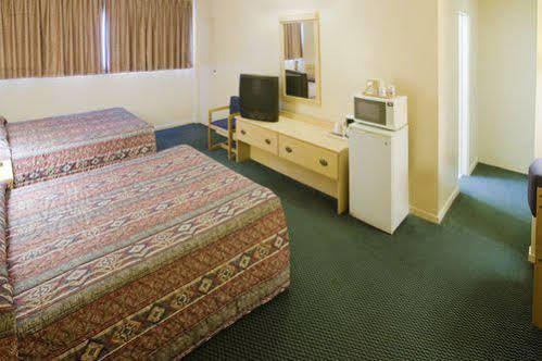 Americas Deluxe Inn- Marysville