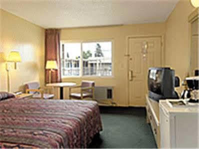 Americas Deluxe Inn- Marysville